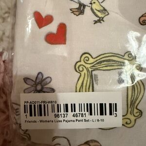 Posh Peanut women’s pajamas / FRIENDS / size large 8-10